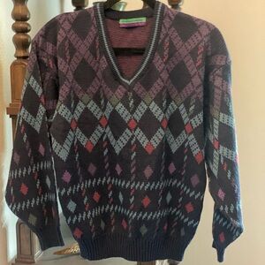 SOLD.           Vintage unisex sweater
